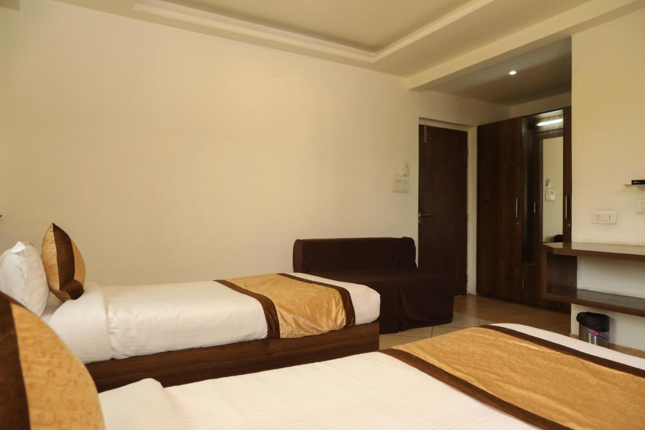 Oyo 10943 Hotel Plus Corporate Khapa  Exterior photo