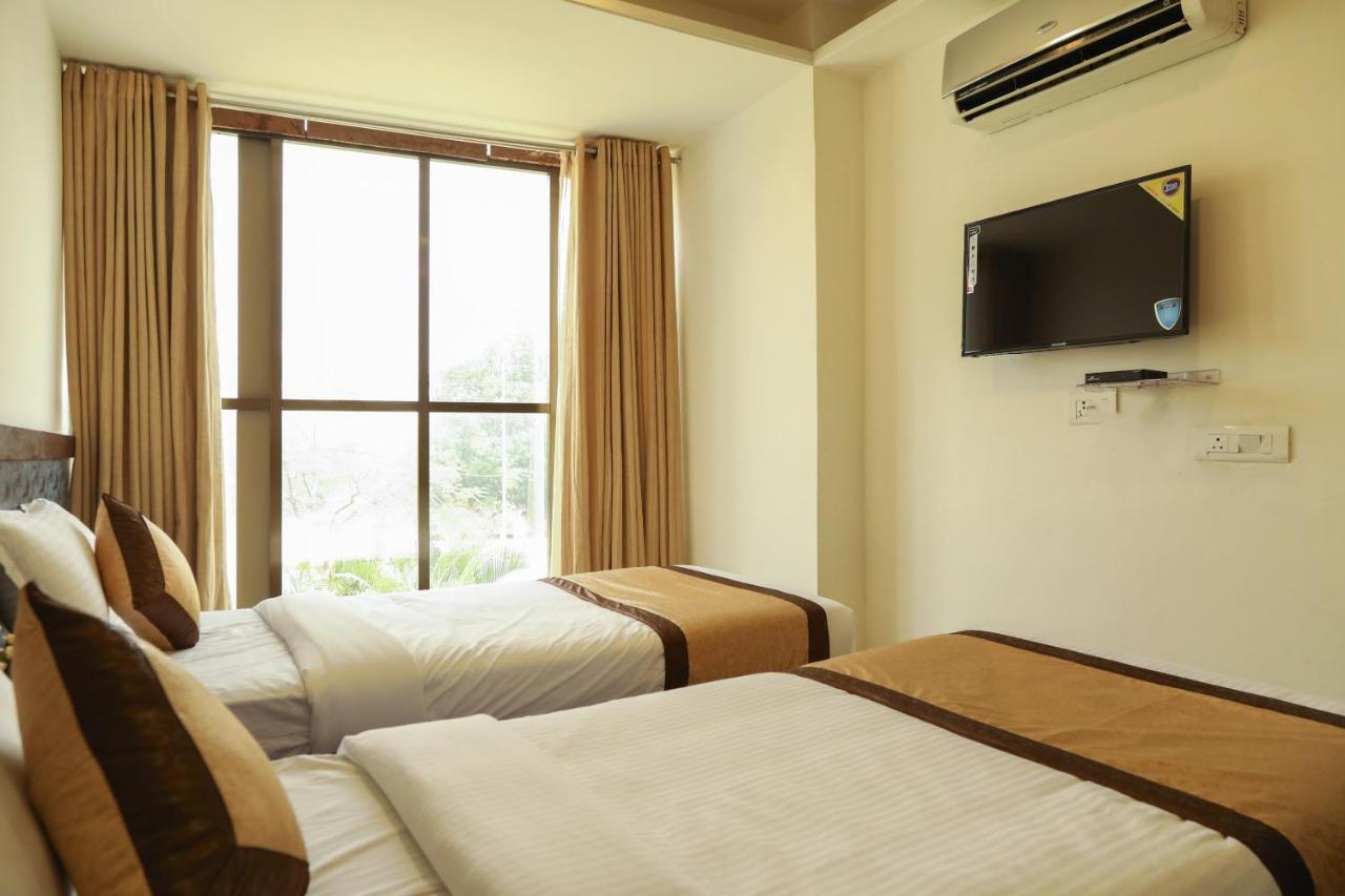 Oyo 10943 Hotel Plus Corporate Khapa  Exterior photo