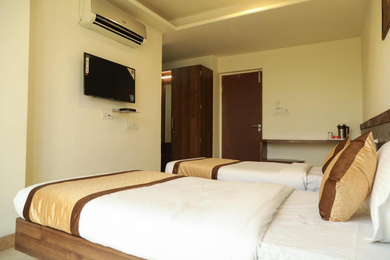 Oyo 10943 Hotel Plus Corporate Khapa  Exterior photo