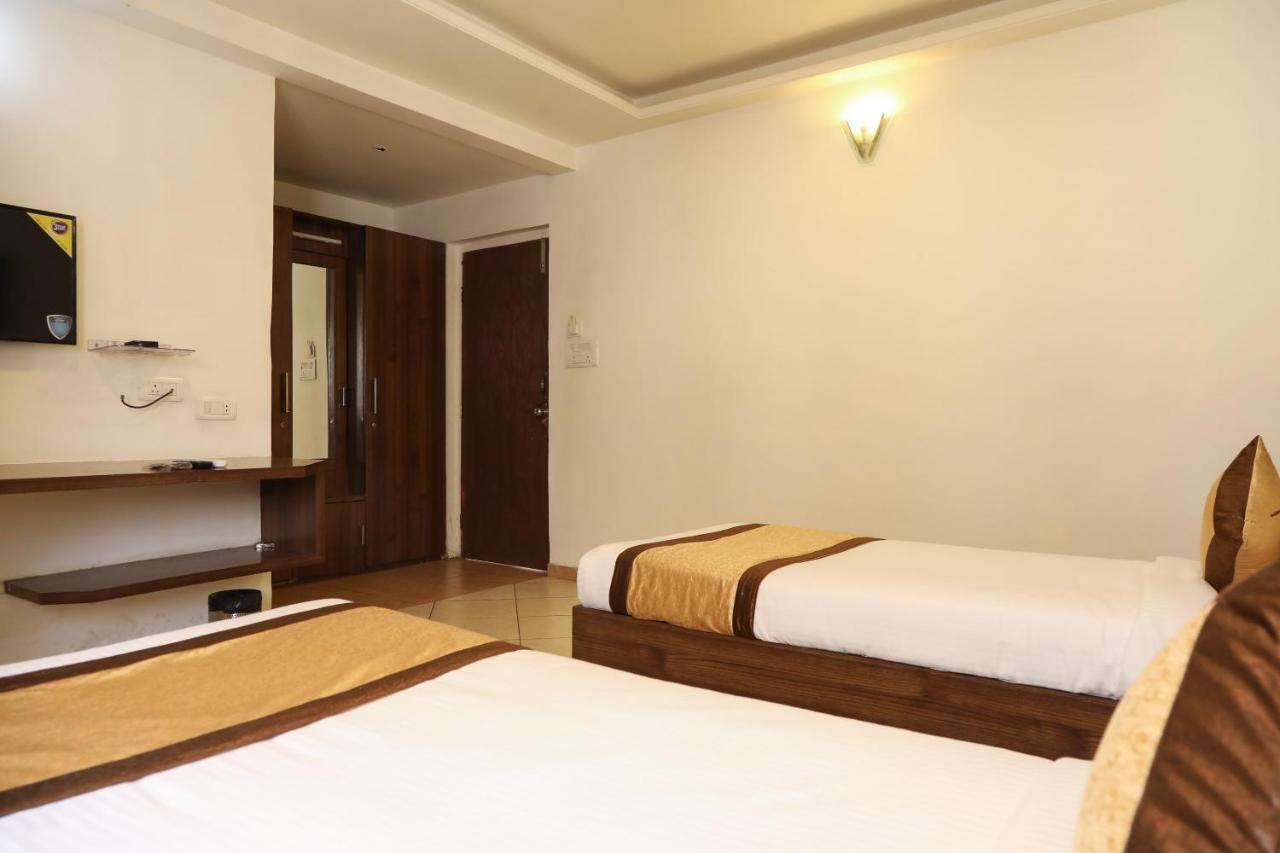 Oyo 10943 Hotel Plus Corporate Khapa  Exterior photo